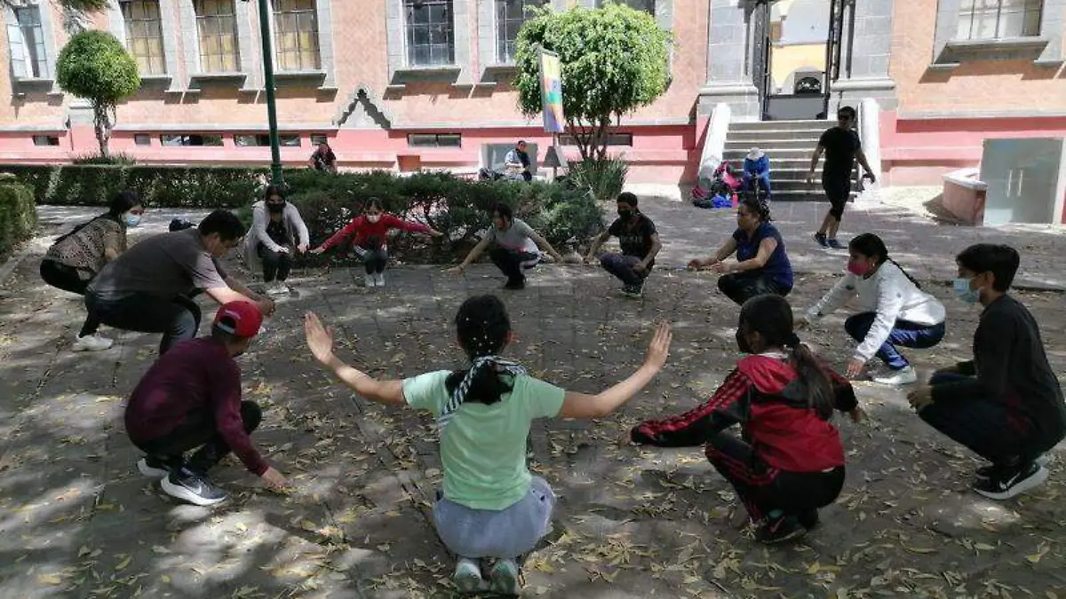 Personas en círculo